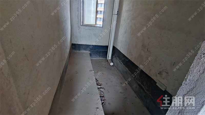 高赠送急售可谈!天健西班牙小镇100㎡4房, 仅 65 万