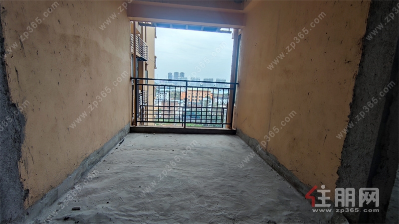 高赠送急售可谈!天健西班牙小镇100㎡4房, 仅 65 万