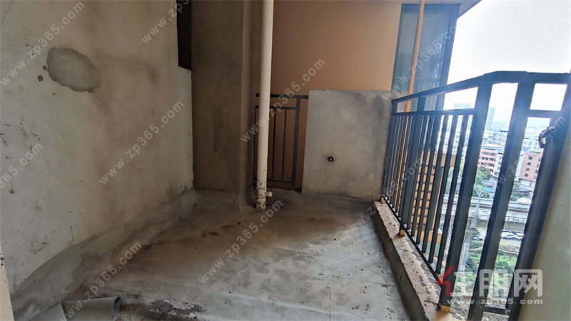 高赠送急售可谈!天健西班牙小镇100㎡4房, 仅 65 万