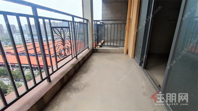 高赠送急售可谈!天健西班牙小镇100㎡4房, 仅 65 万