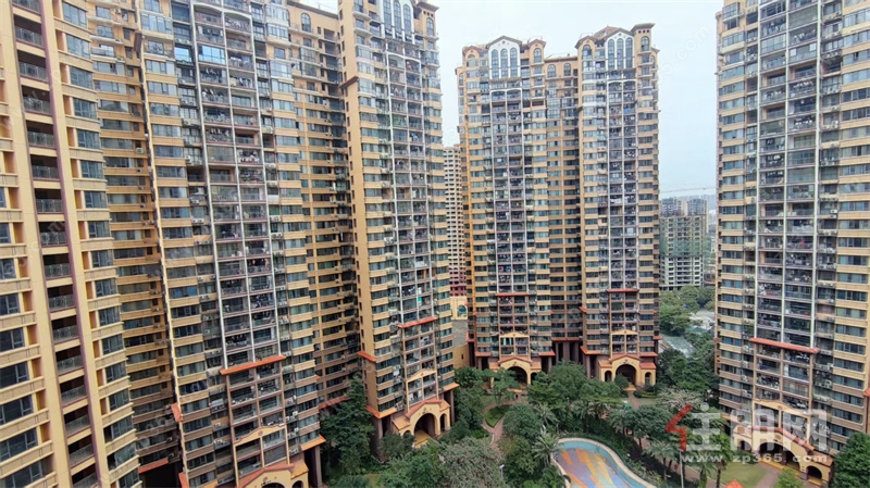 高赠送急售可谈!天健西班牙小镇100㎡4房, 仅 65 万