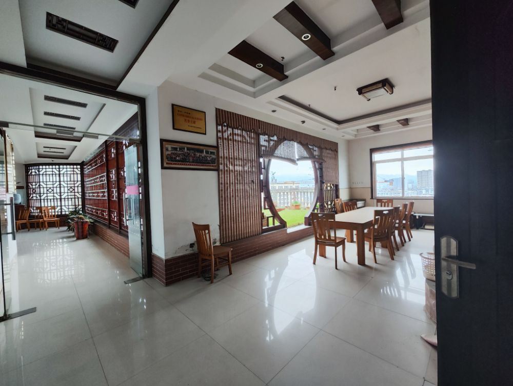 高新大道综合楼11楼整层950㎡火热招租