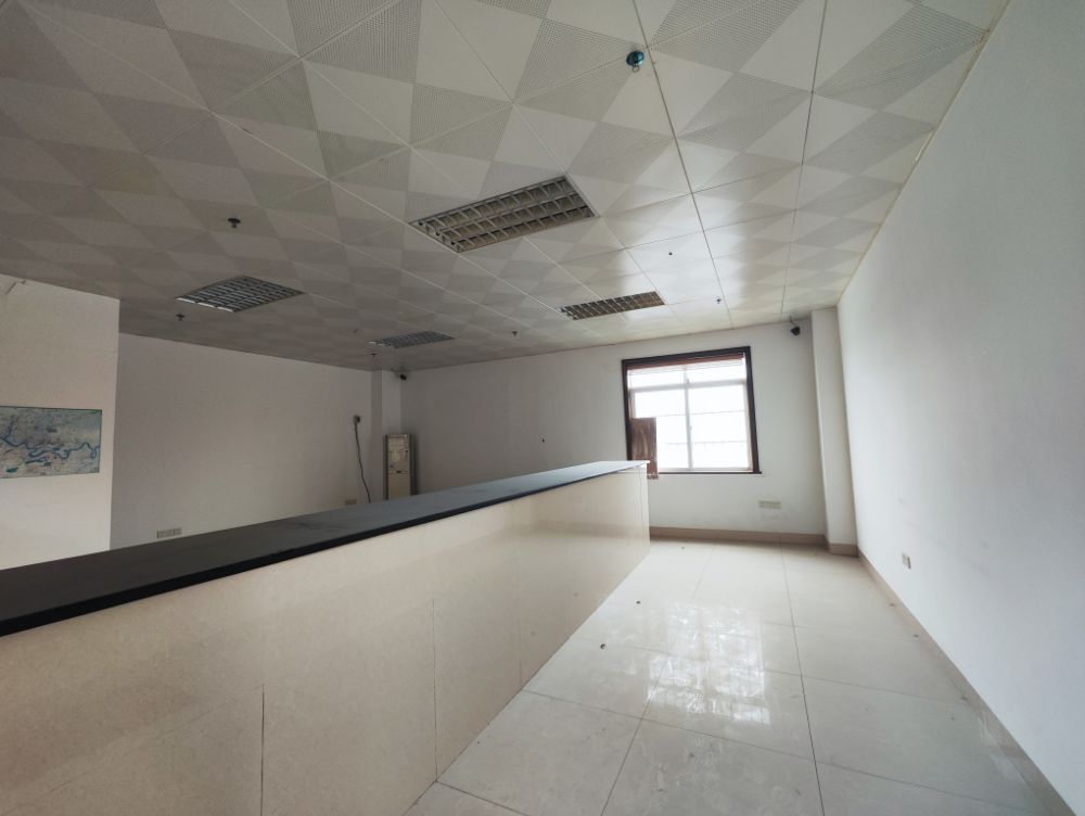 高新大道综合楼11楼整层950㎡火热招租