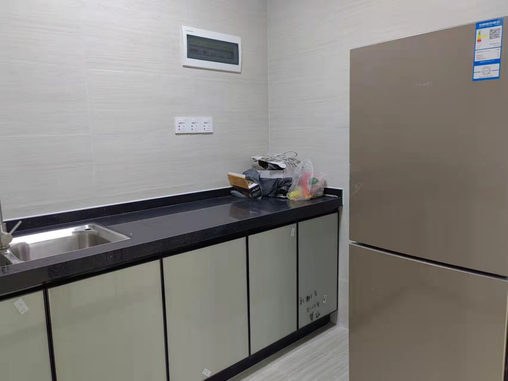 出租标鼎青山东郡精装房可以拎包入住