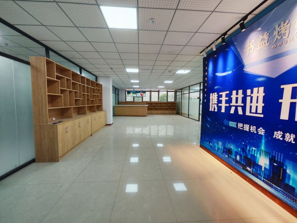 高新区综合写字楼2层240㎡火热招租