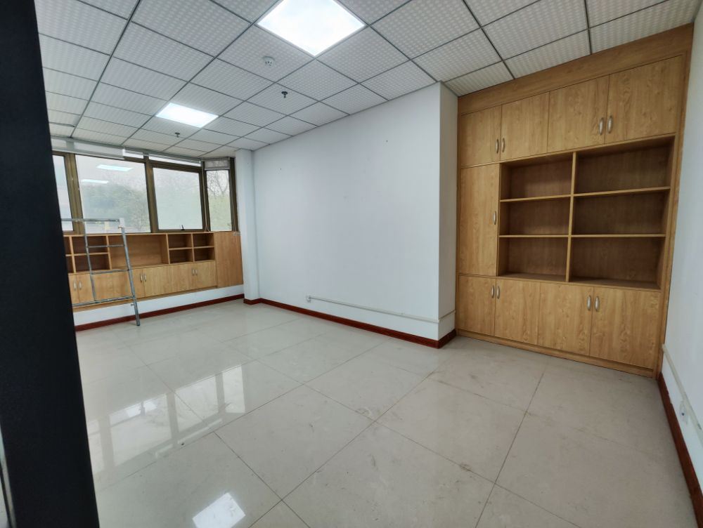 高新区综合写字楼2层240㎡火热招租