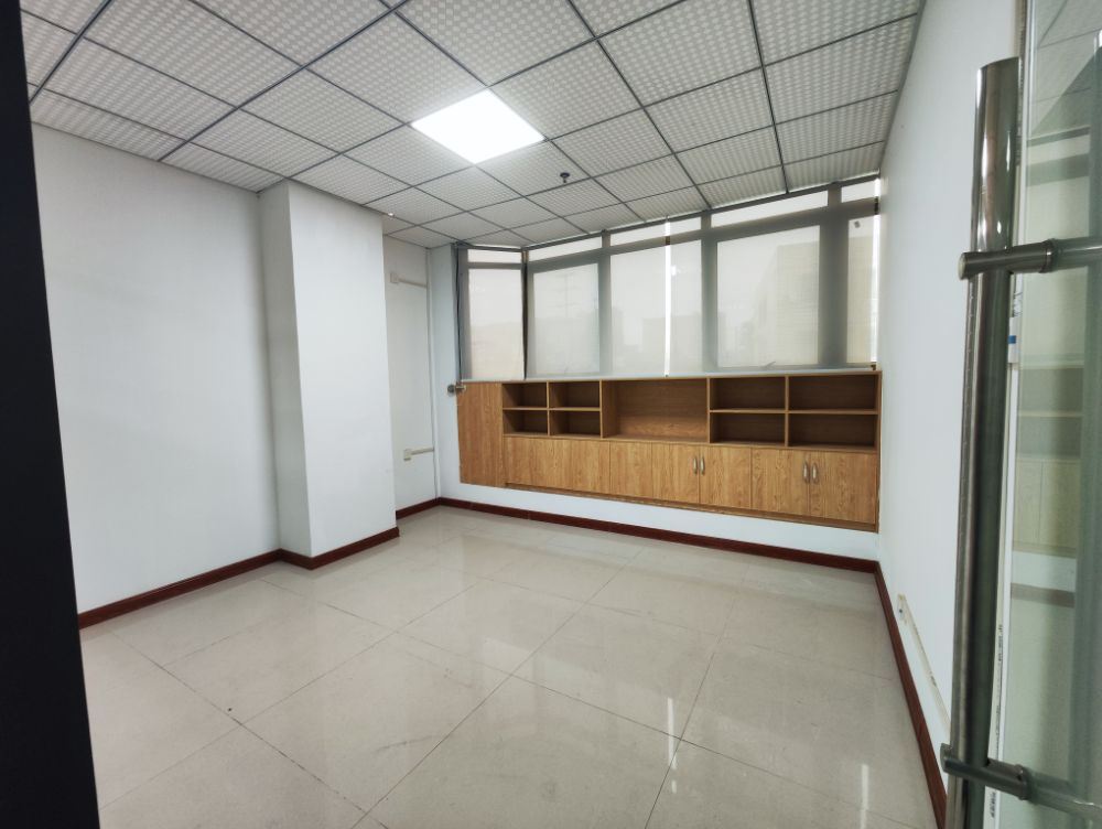 高新区综合写字楼2层240㎡火热招租