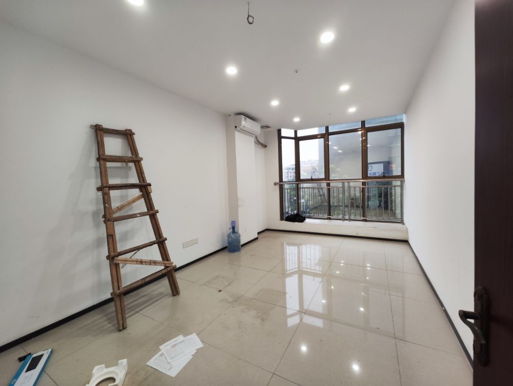 高新区综合写字楼2楼618㎡火热招租