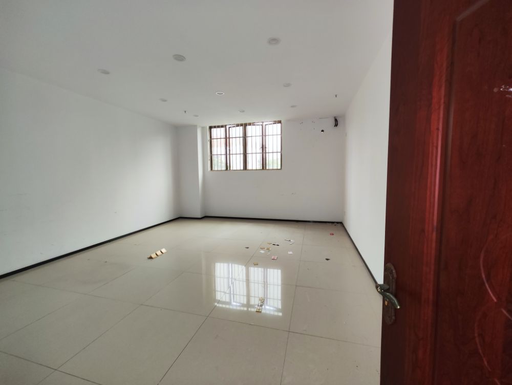 高新区综合写字楼2楼618㎡火热招租