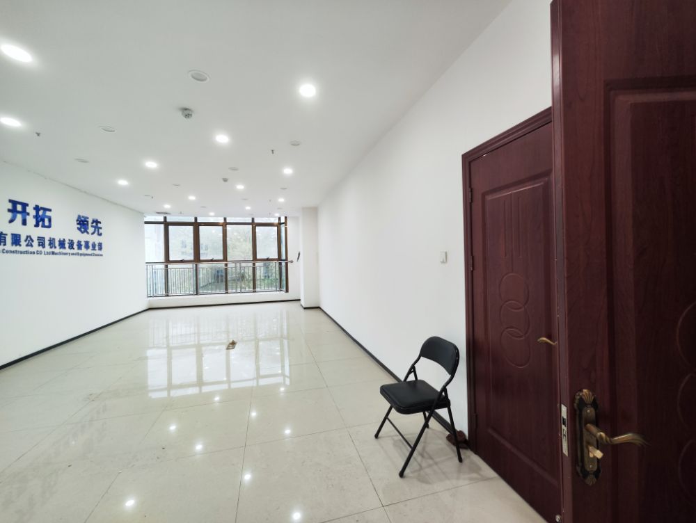 高新区综合写字楼2楼618㎡火热招租