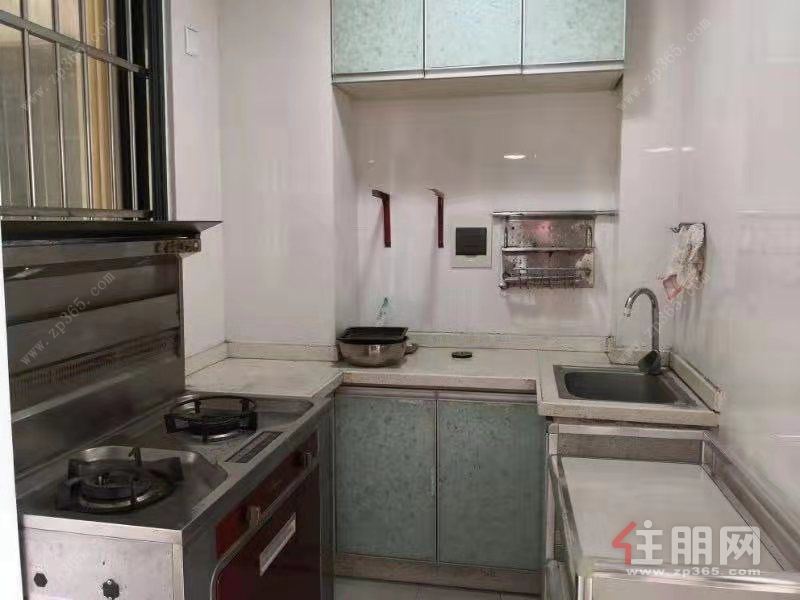 朝阳市中心,精装江景两房,拎包入住,租2300元,看房方便