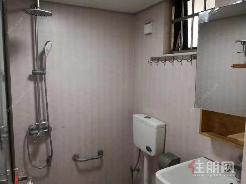 朝阳市中心,精装江景两房,拎包入住,租2300元,看房方便