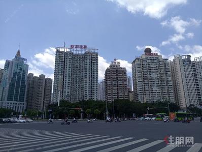 民族大道，青秀区五象广场地铁口旁临街1至2楼主招餐饮