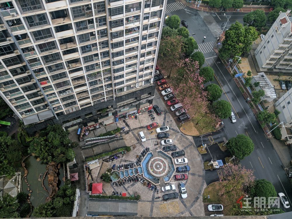 金湖广场 双地铁口 交通便利 精装83平租办公
