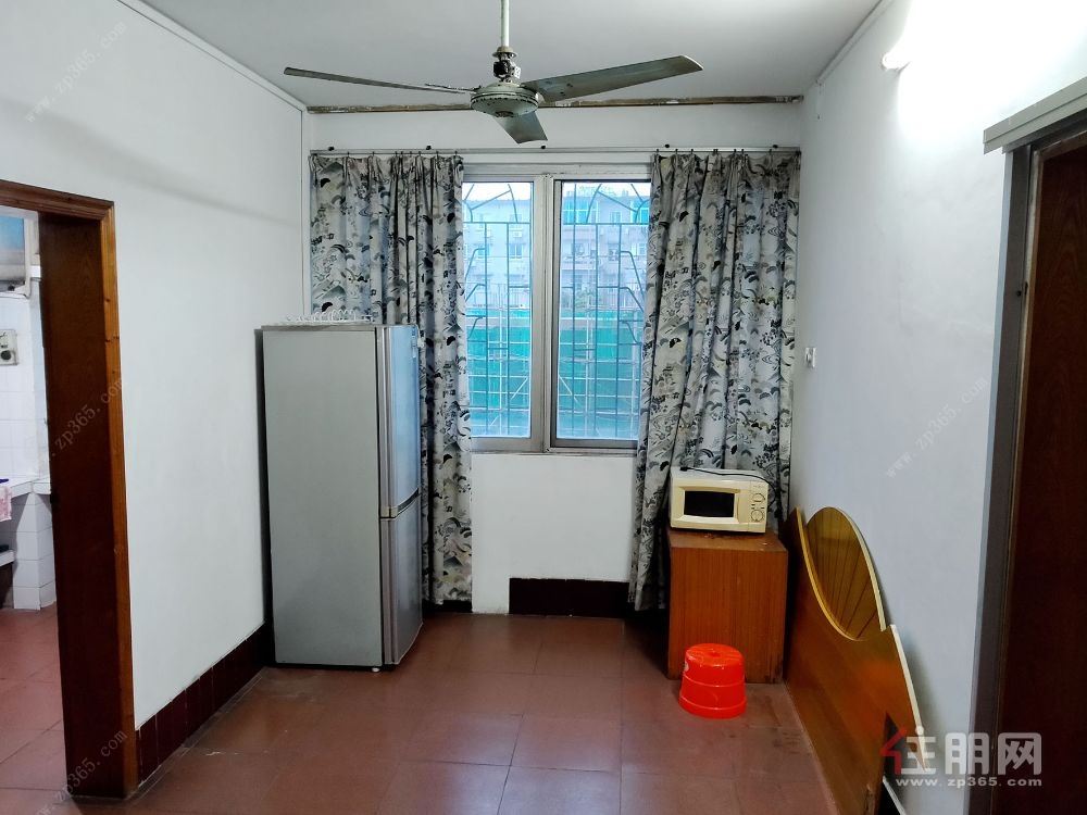 三中路图书馆大院 3室2厅 一年起租