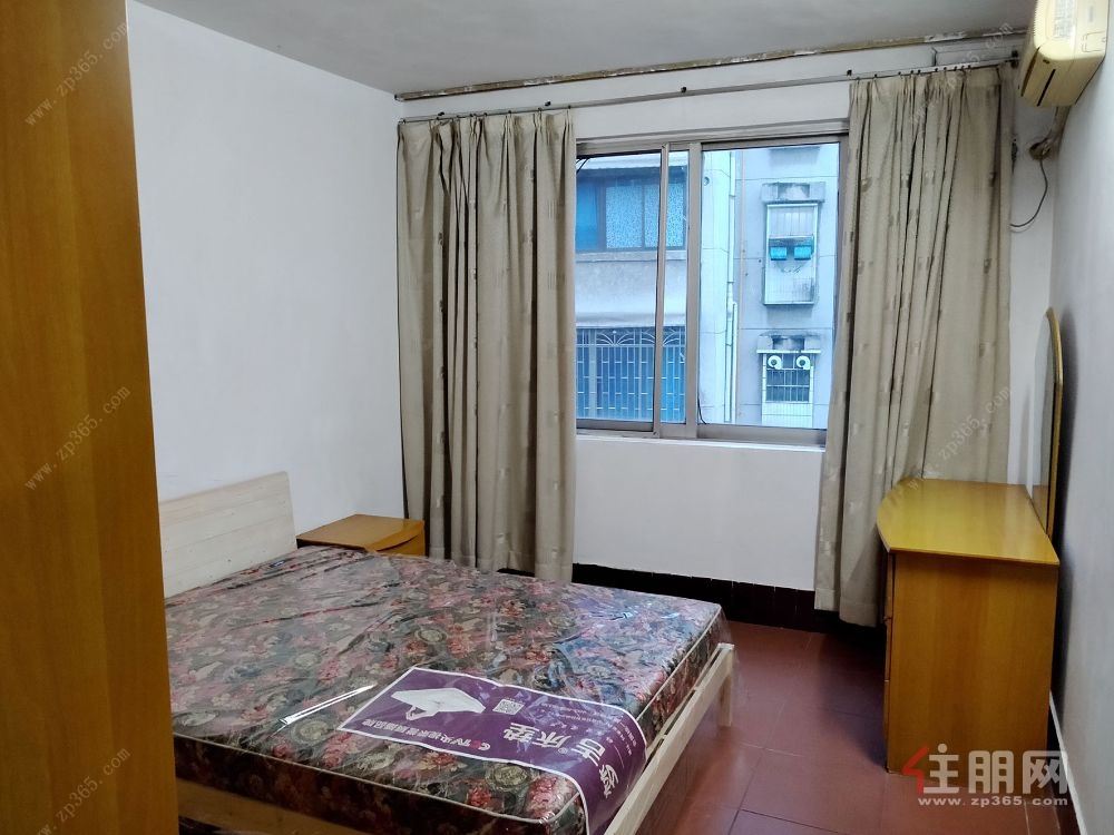 三中路图书馆大院 3室2厅 一年起租