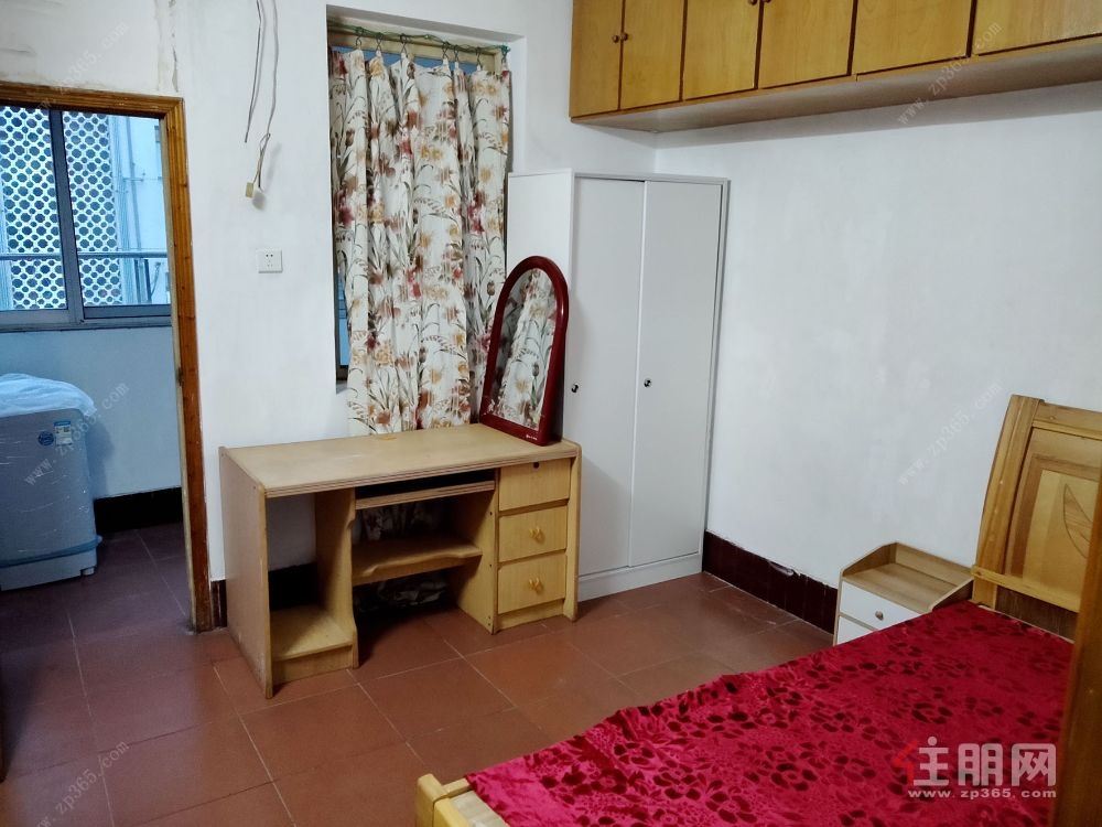 三中路图书馆大院 3室2厅 一年起租