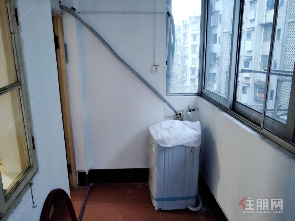 三中路图书馆大院 3室2厅 一年起租