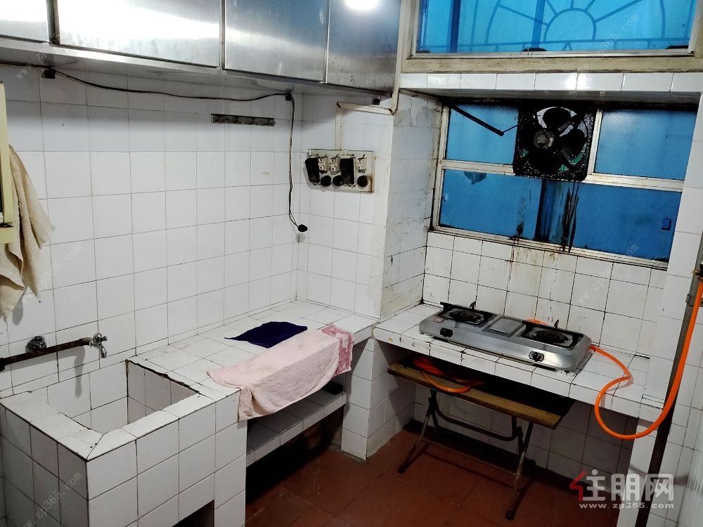 三中路图书馆大院 3室2厅 一年起租