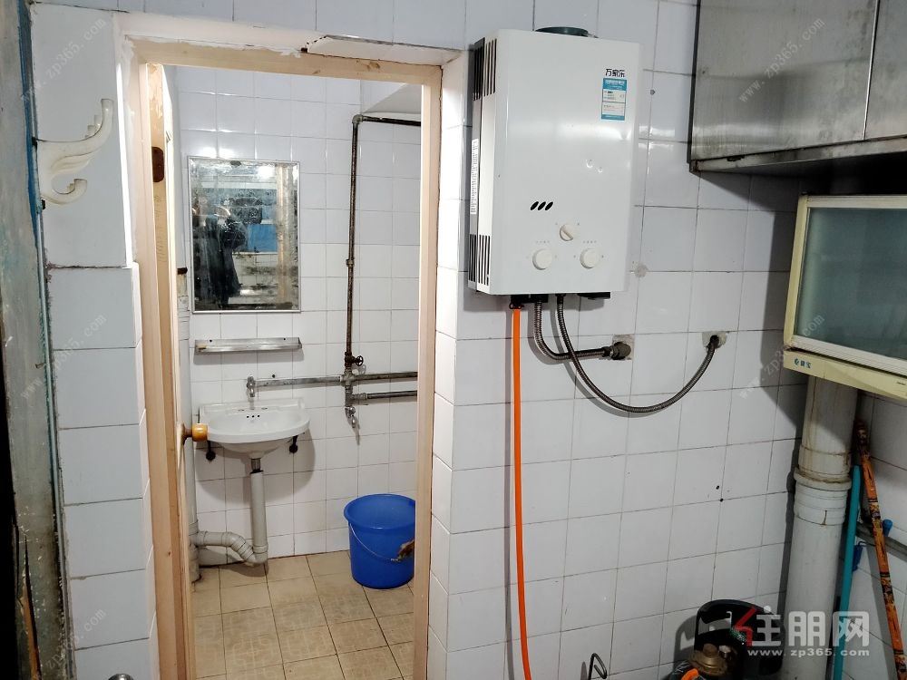 三中路图书馆大院 3室2厅 一年起租