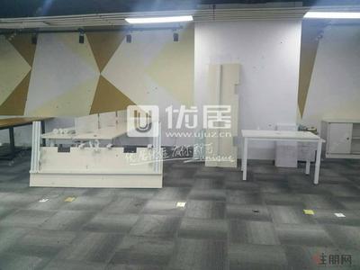 那洪大道 -江南万达广场 平层写字楼 120平米 精装修 电梯口