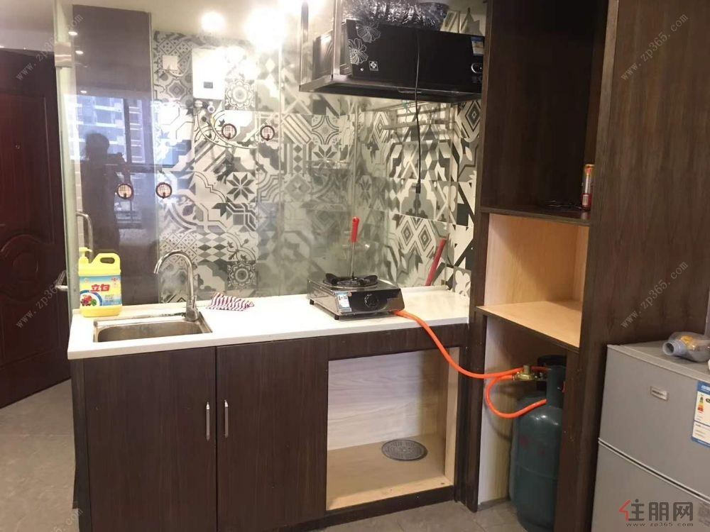 凤岭北+美泉1612旁+家具配齐+拎包入住+有钥匙看房方便