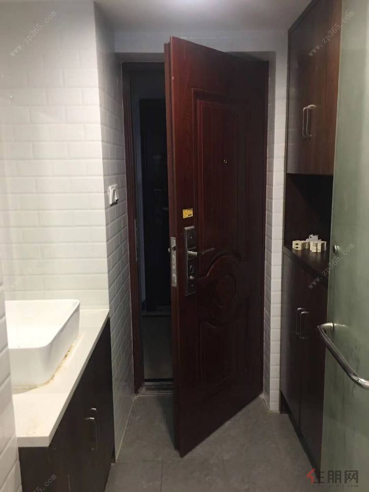 凤岭北+美泉1612旁+家具配齐+拎包入住+有钥匙看房方便