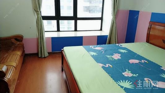 凤岭北，动车、高铁站附近招租，女生优先，带独立卫生间。