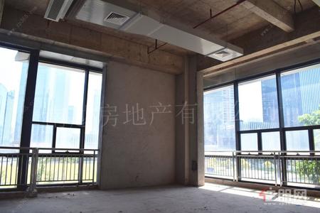 五象大道，裕达国际！180平低租金出租30元月/平！拥有两面采光