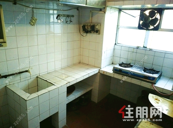 图书馆大院 3室2厅2卫 1800元/月出租