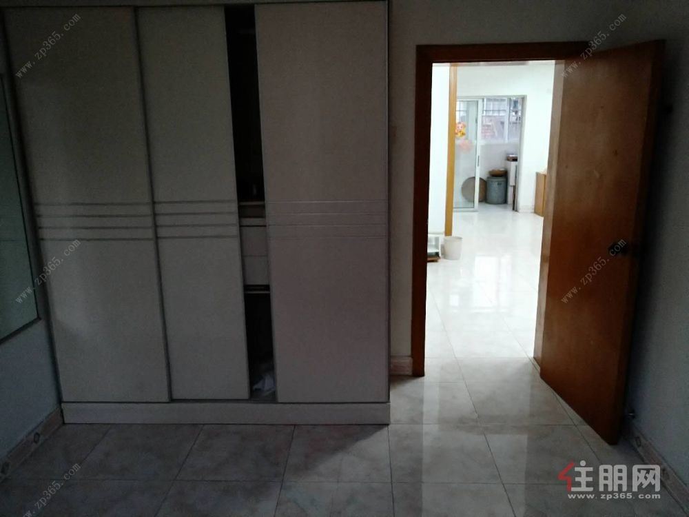 地铁口单位小区两房出租