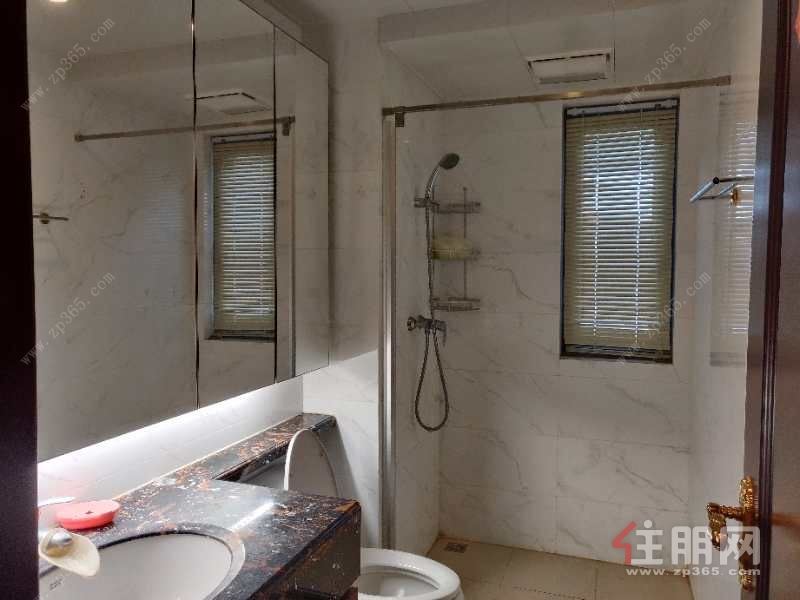 恒大城1栋118平三房两厅两卫精装房设施齐全送充电桩车位(中介勿扰)