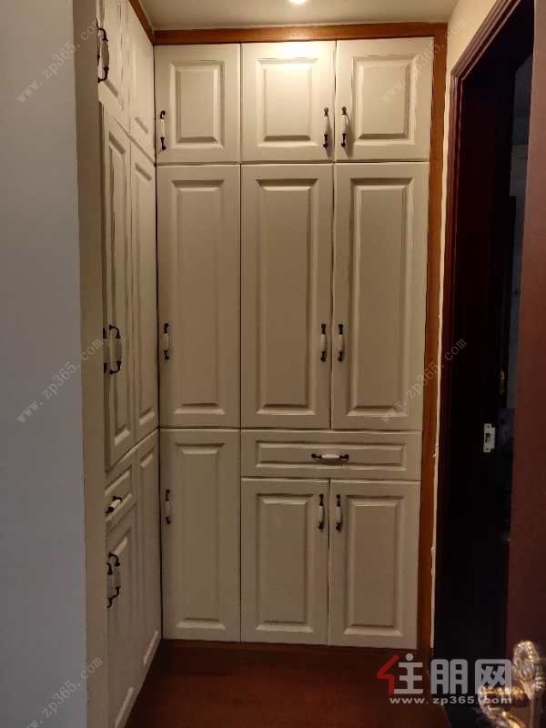 恒大城1栋118平三房两厅两卫精装房设施齐全送充电桩车位(中介勿扰)