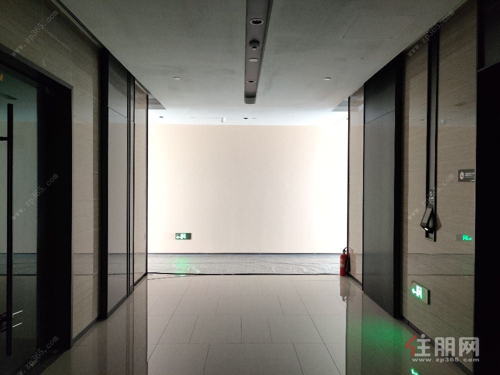 个人出租风水超好的新五象新区新地标建筑高区写字楼