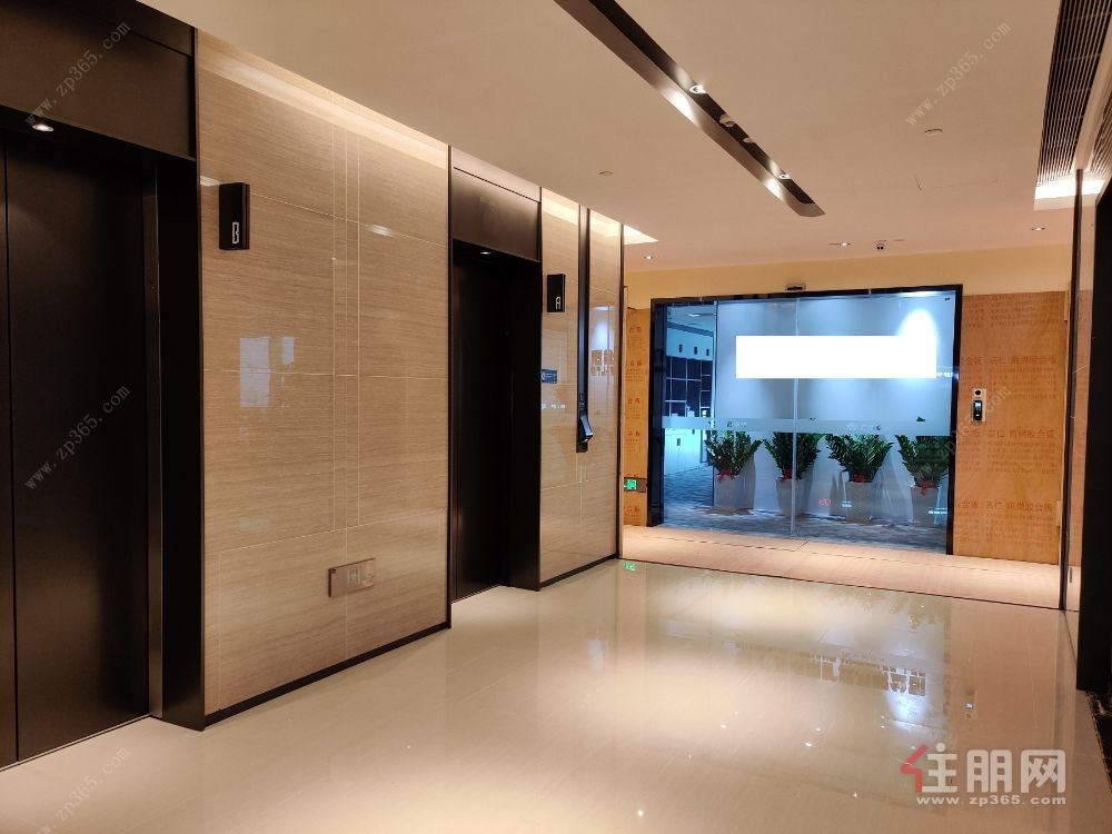 个人出租风水超好的新五象新区新地标建筑高区写字楼