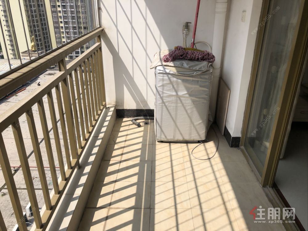 南江 大润发旁 精装三房出租 配套齐全 拎包入住