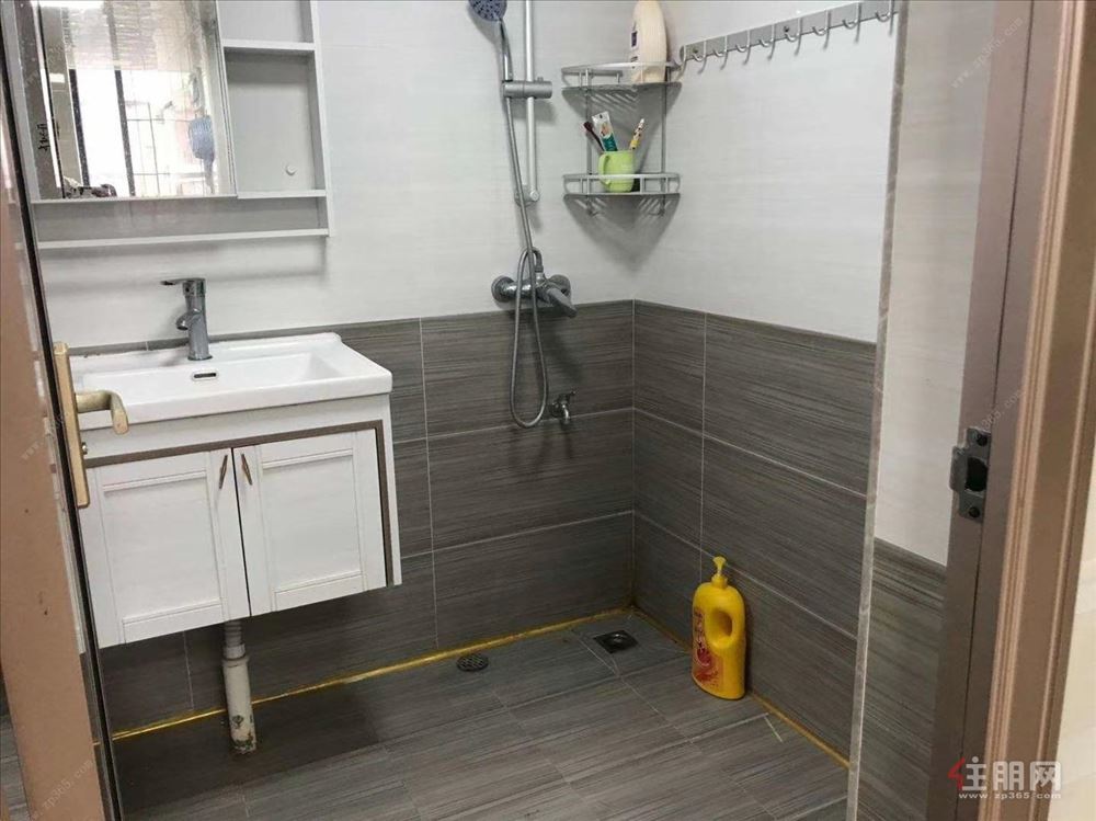 实拍 一号线青川站1房1厅  修 拎包入住 只要1300