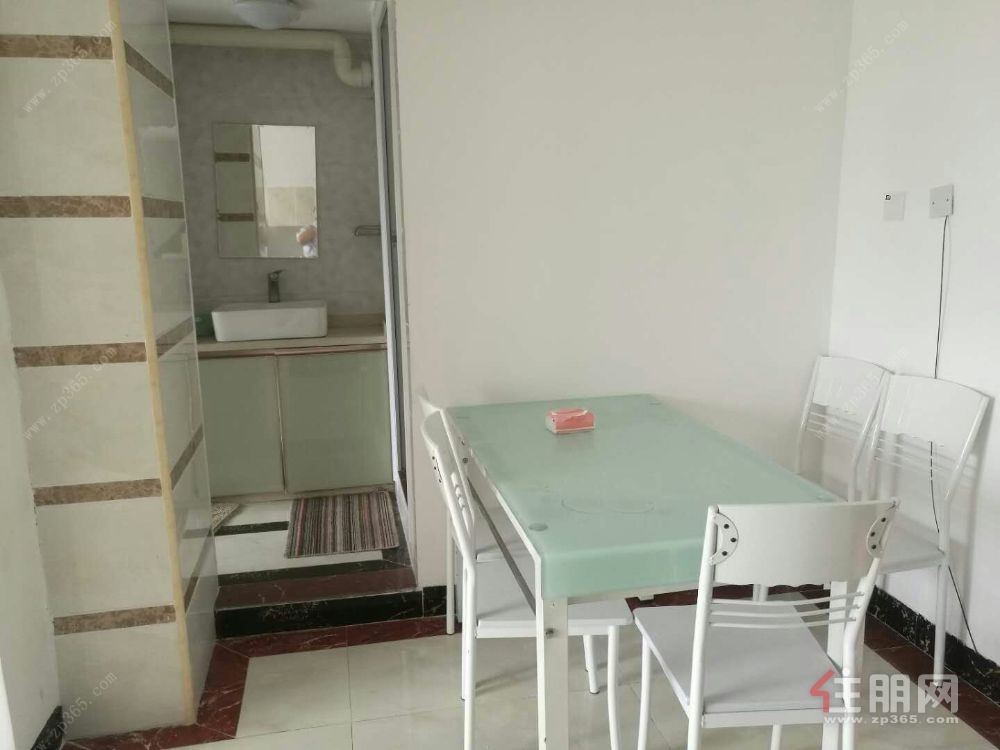 交通便利的42平米复式两房