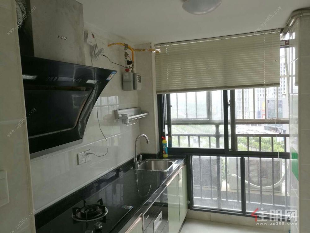 交通便利的42平米复式两房