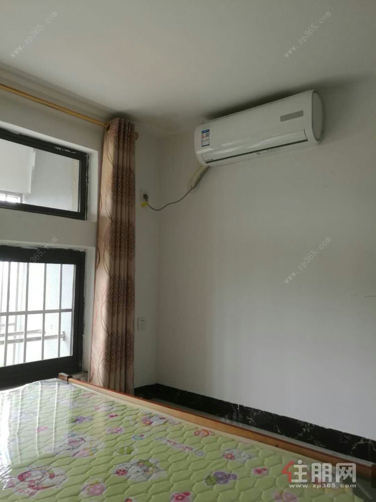 交通便利的42平米复式两房