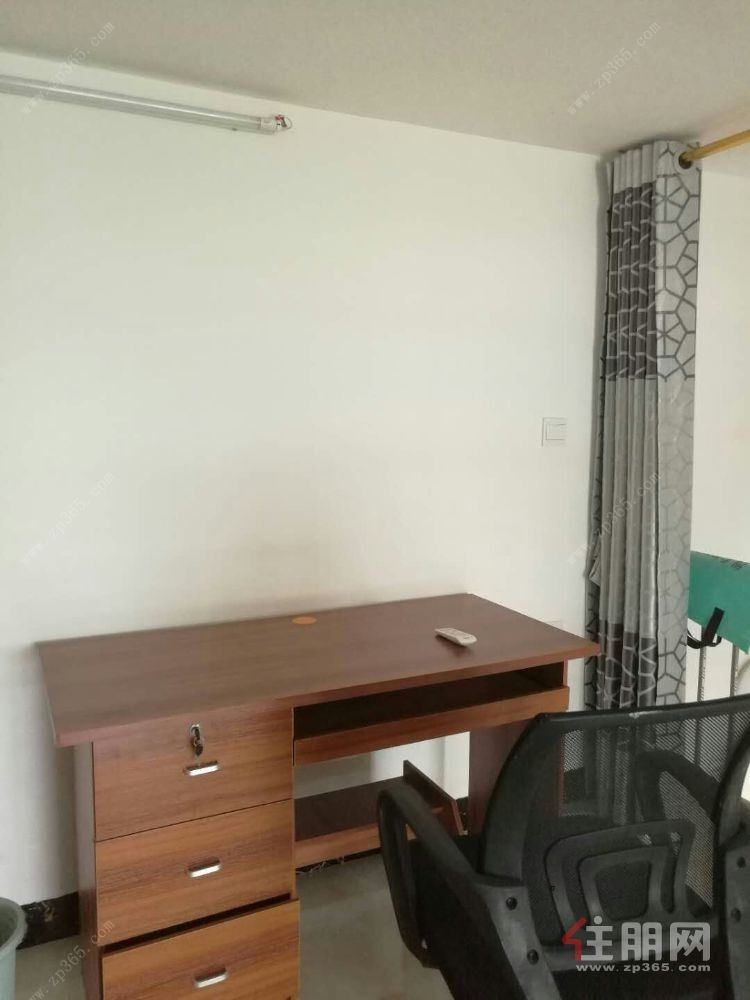 交通便利的42平米复式两房