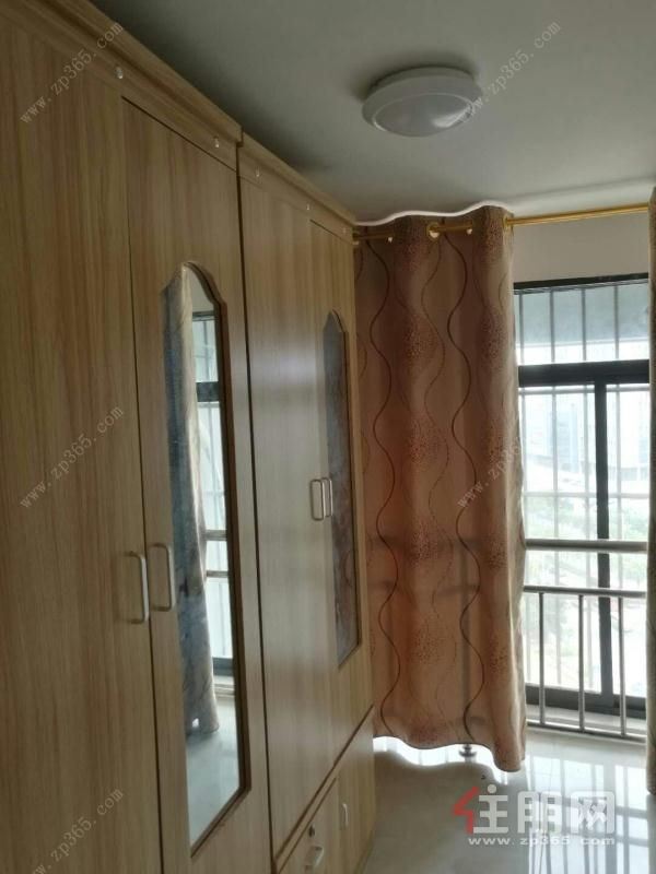 交通便利的42平米复式两房