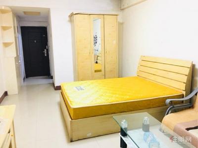星光大道-有阳台 江南2号线地铁口 巨隆大厦一房一厅 齐全租1600月