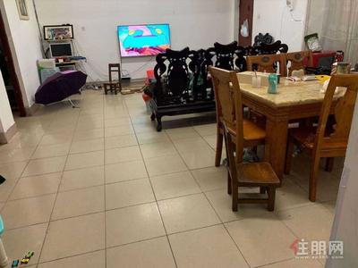 明秀东路-北湖地铁站口大三房，空房电梯租1600，适合办公居住