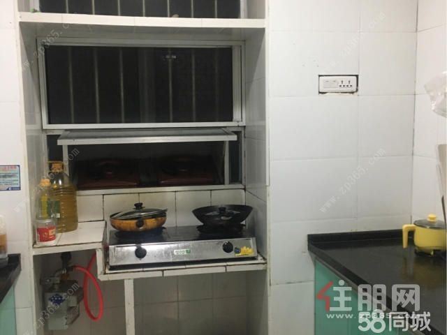 荣军路上品阳关旁五里桥小区2楼二室一厅有空调家具家电带车库仅租1000