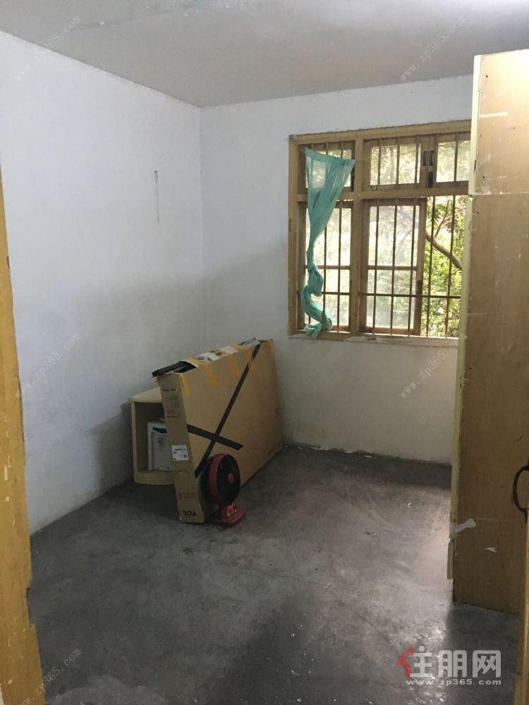 荣军路上品阳关旁五里桥小区2楼二室一厅有空调家具家电带车库仅租1000