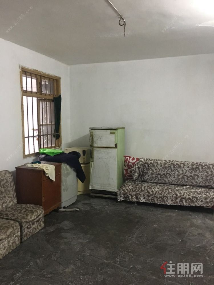 荣军路上品阳关旁五里桥小区2楼二室一厅有空调家具家电带车库仅租1000