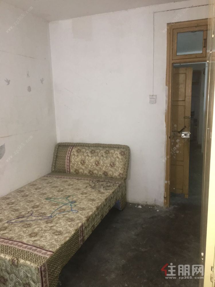 荣军路上品阳关旁五里桥小区2楼二室一厅有空调家具家电带车库仅租1000