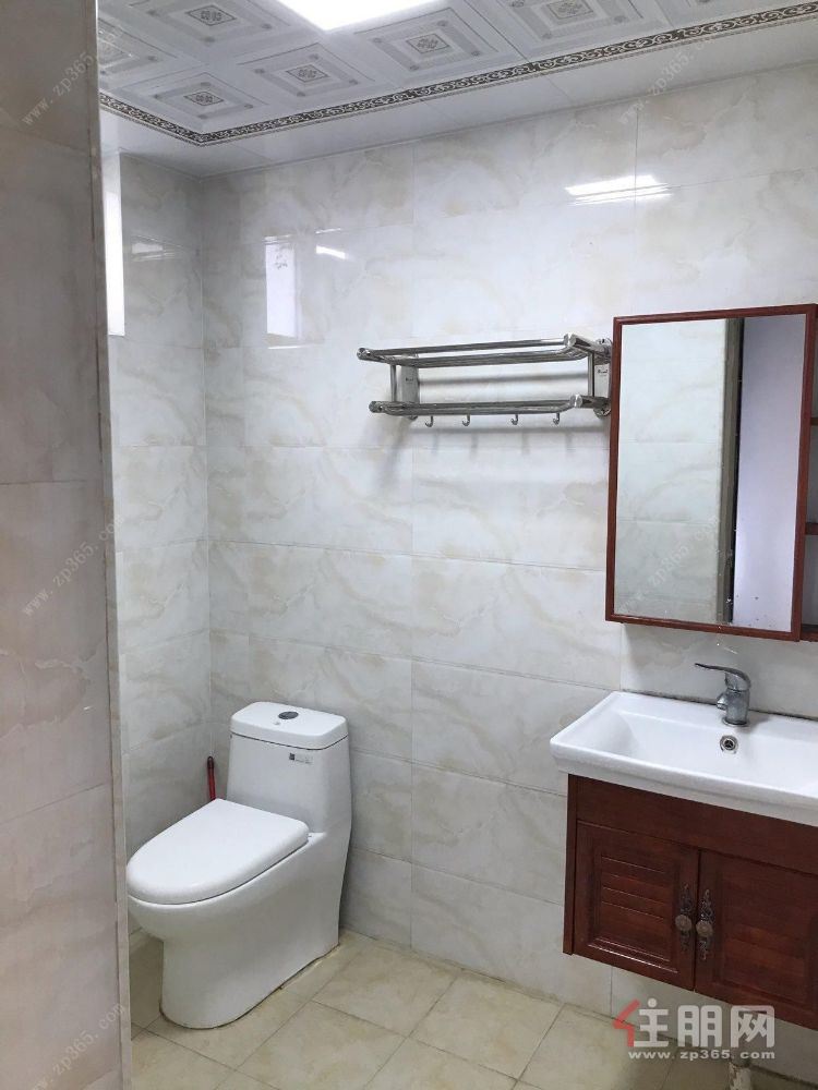 大宇康城 3室2厅2卫 装修精美 拎包入住