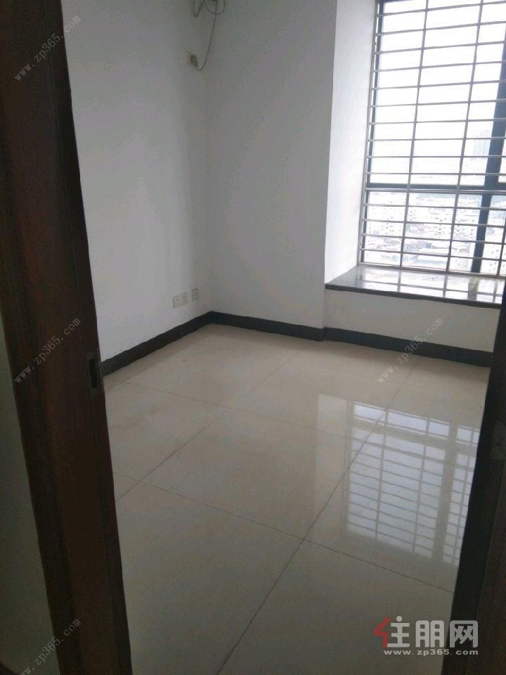 中银大厦 3室1厅1卫 广场对面